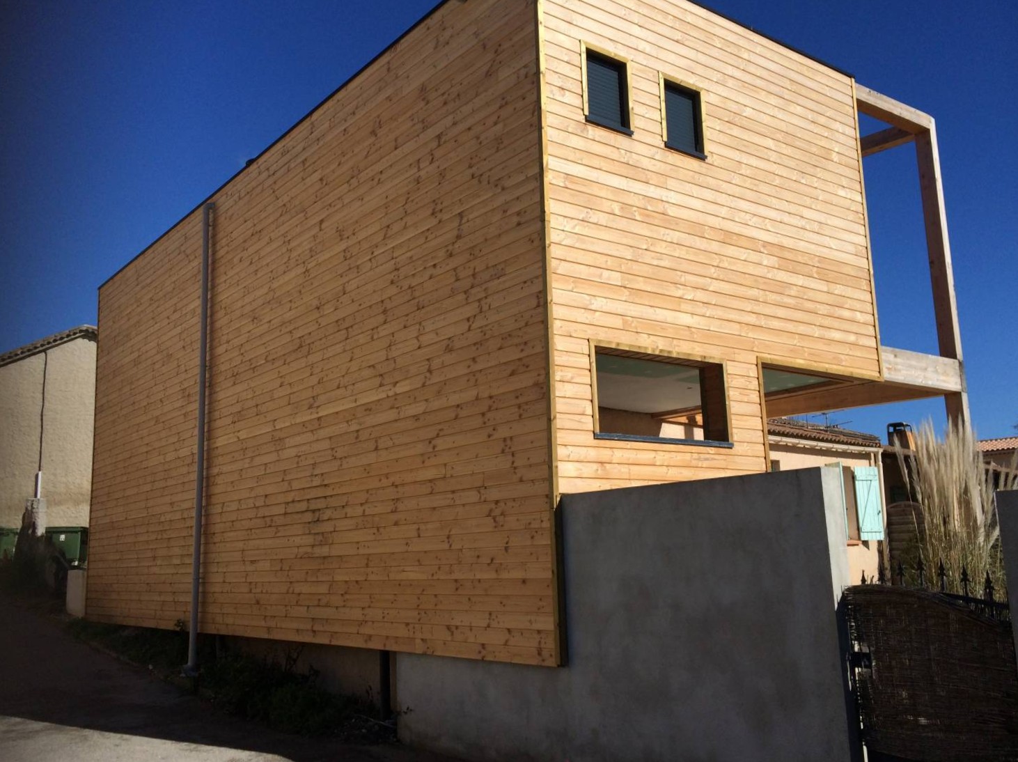 construction-maison-bois-moderne-paca Maison moderne en bois illustrant un projet de construction neuve en PACA.
